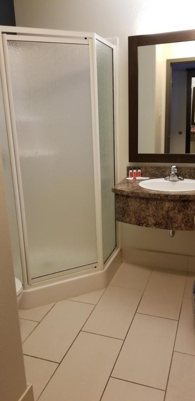Super 8 By Wyndham Lachenaie/טרבון חדר תמונה